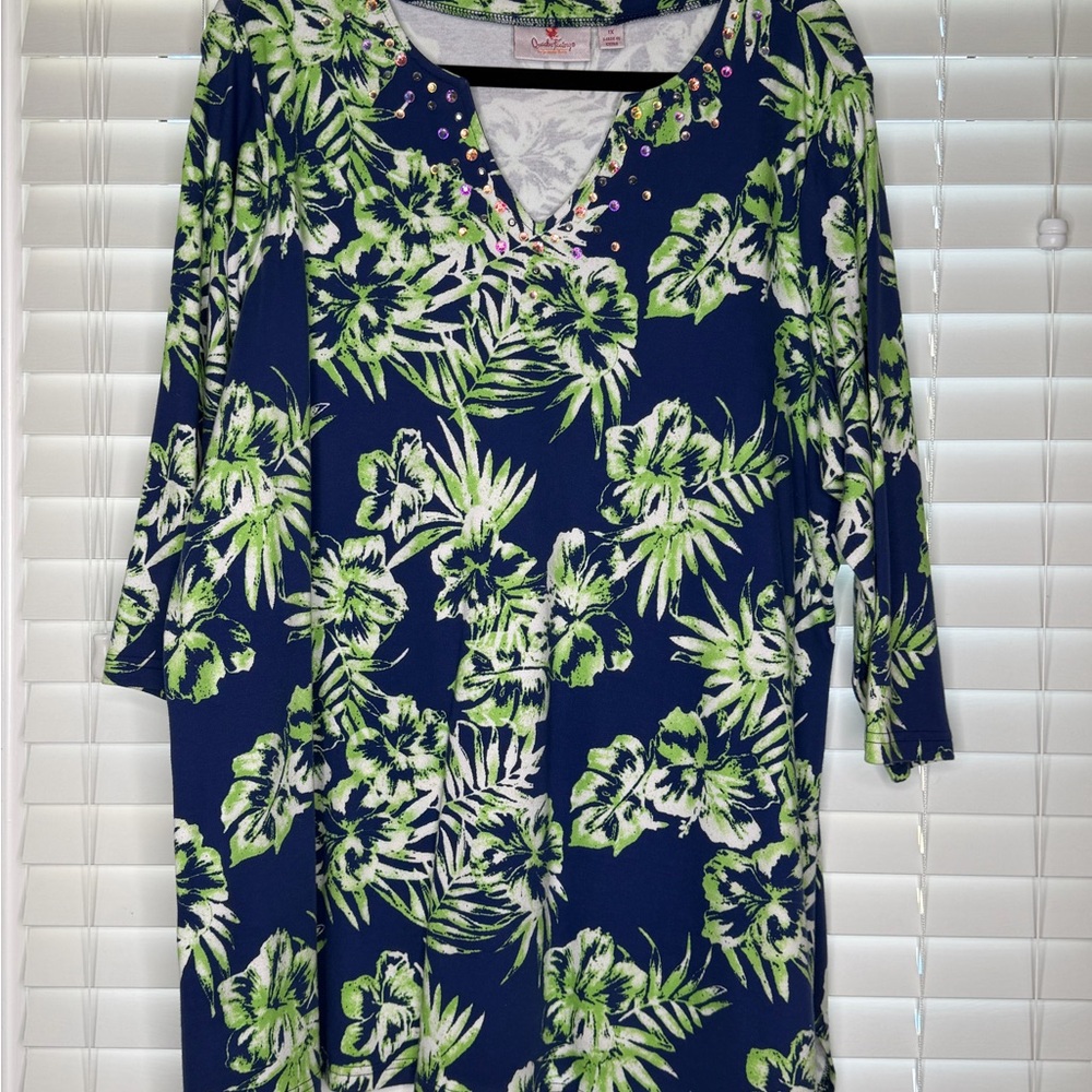 Quacker Factory 3/4 sleeve Tropical Print Tunic w/V-neckline & rhinestones